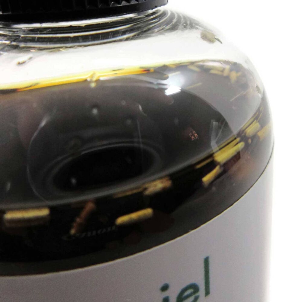 Super Concentrated Herbal Hair Oil, Close up